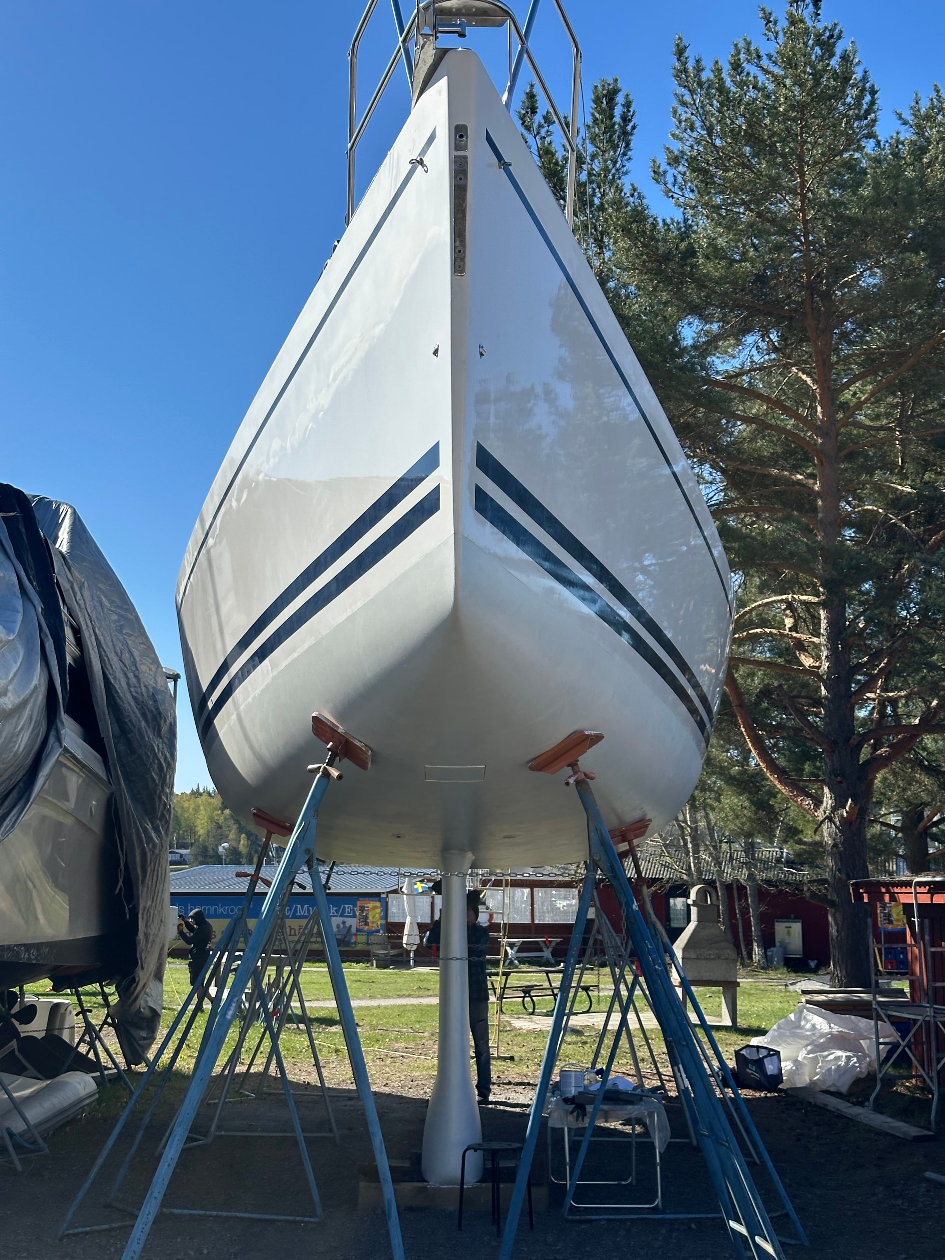 Iris keel and underwater profile