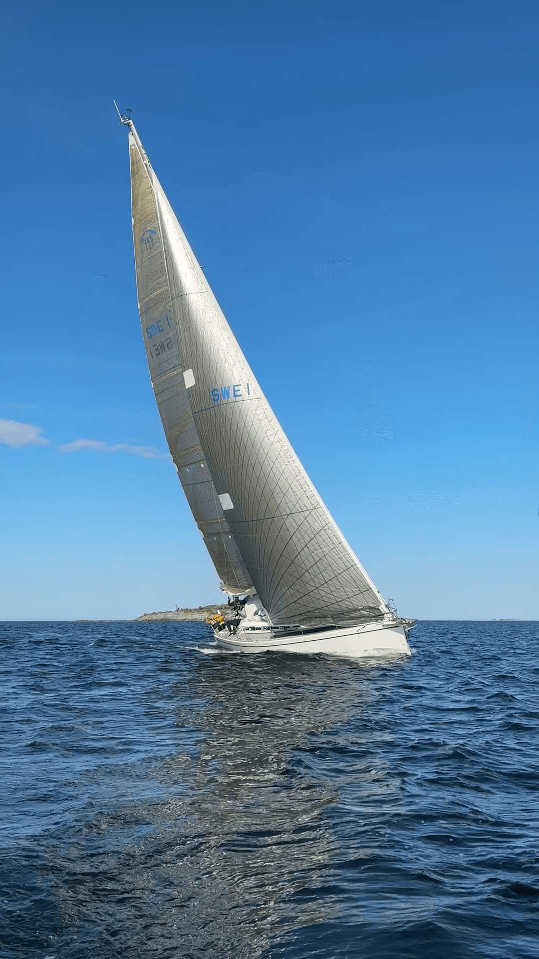 Iris sailing offshore