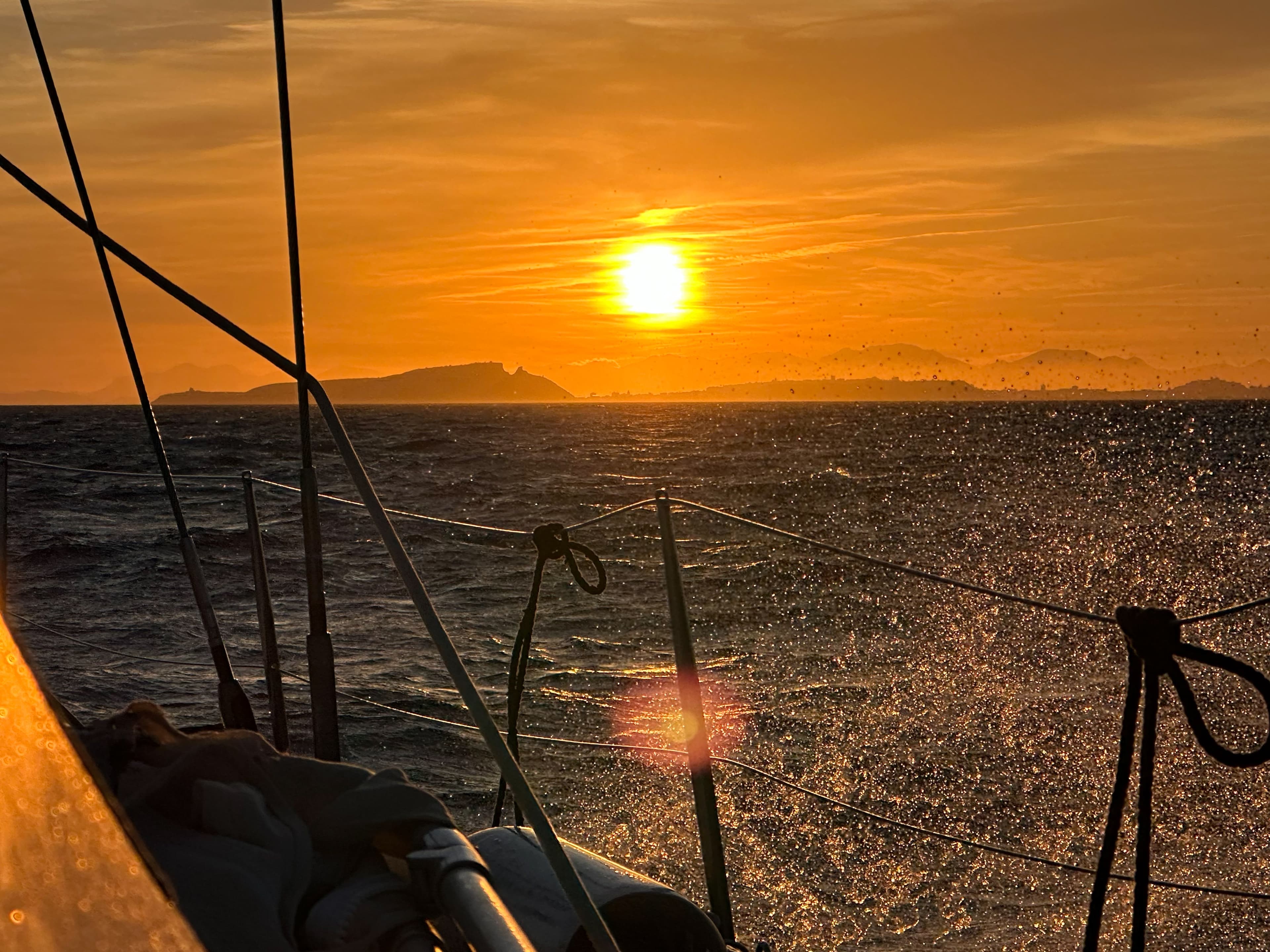 I solnedgång på väg mot Balearerna.