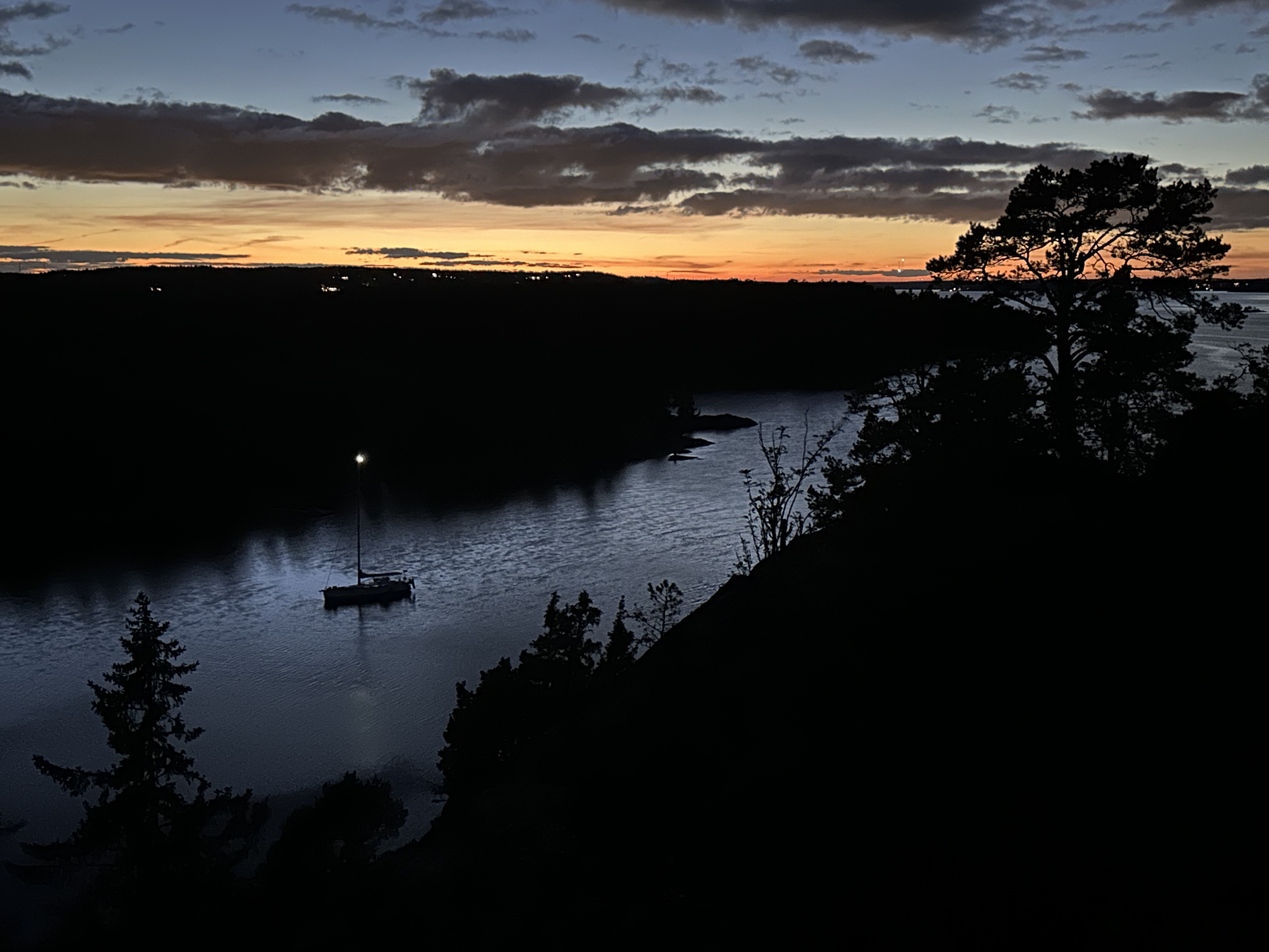 Iris at anchor in the bay at Härsö, twilight settling in
